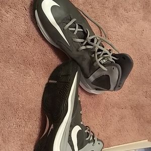 Nike GRAY basketball shoes never worn